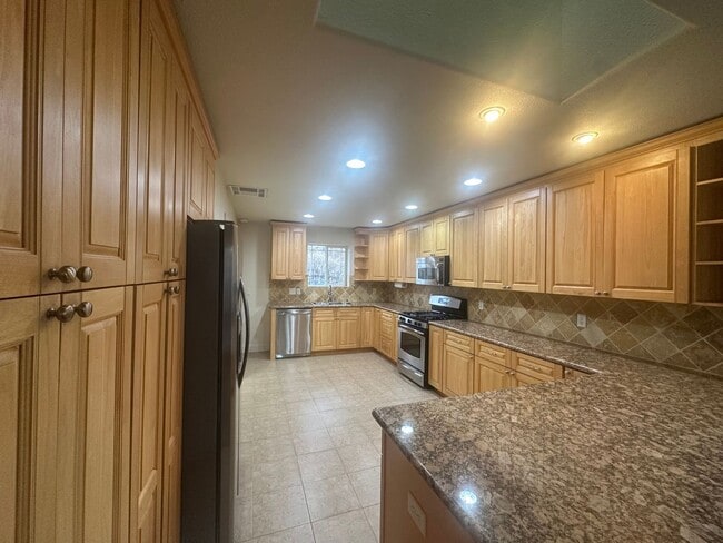 Building Photo - Charming 2-Bed Guest Home With All Utilities Included