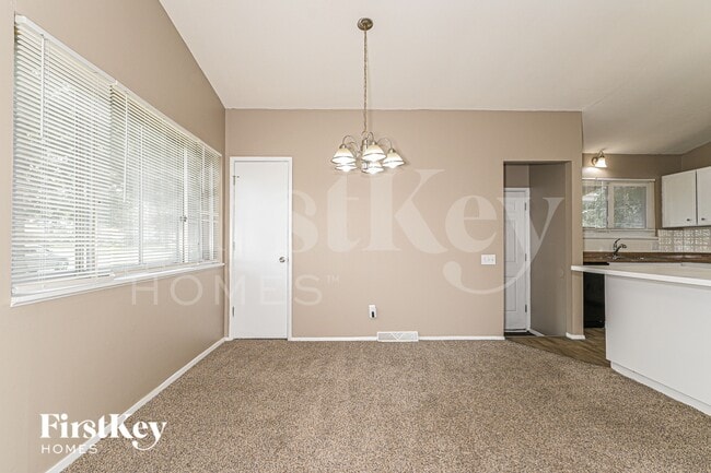 Photo - 2560 Pheasant Dr
