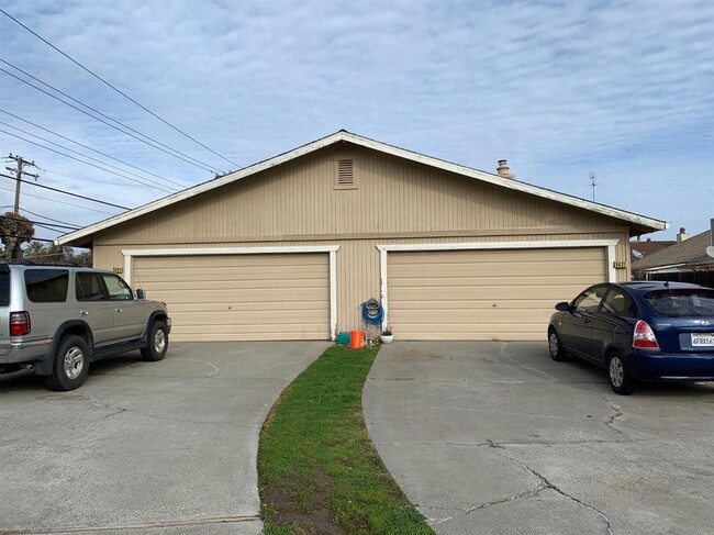 Building Photo - 5421-5423ro Unit 5421ro Rental
