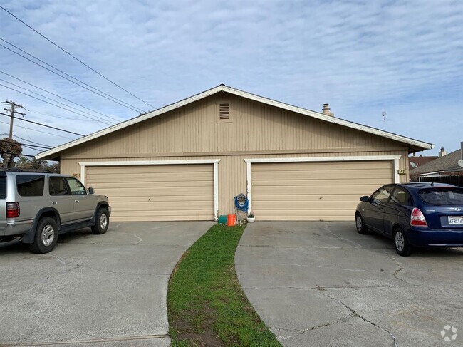 Building Photo - 5421-5423ro Unit 5421ro Rental