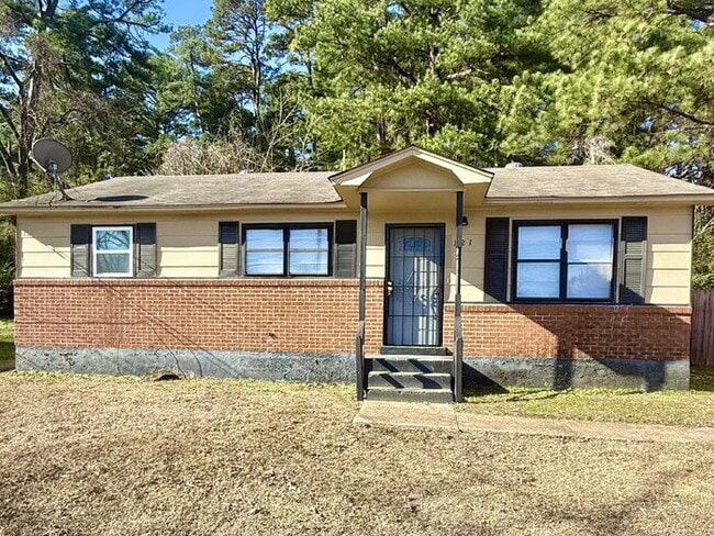 Building Photo - 121 Lockwood Dr