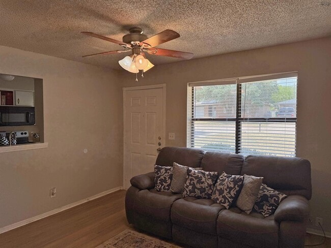 Photo - 705 W Louisa Ave