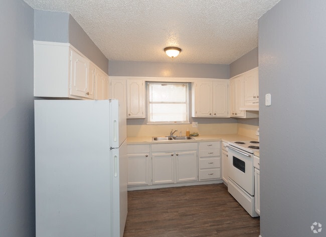3BR 1.5BA- Kitchen - Crown Ridge Apartments