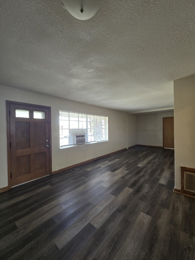 Photo - 722 S Hunter