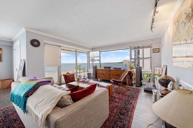 Photo - 6157 N Sheridan Rd