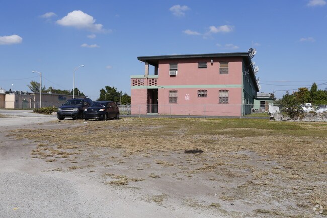 7155 NW 17th Ave - 7155 NW 17th Ave Apartamentos