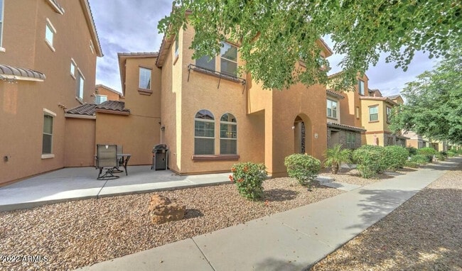 Photo - 2010 N 77th Dr