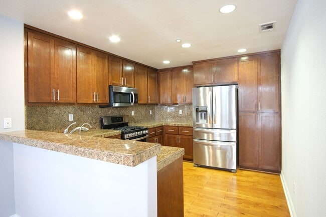 NOW AVAILABLE- NEW PRICE! Spacious 3-Bed, ... - NOW AVAILABLE- NEW PRICE! Spacious 3-Bed, ... House