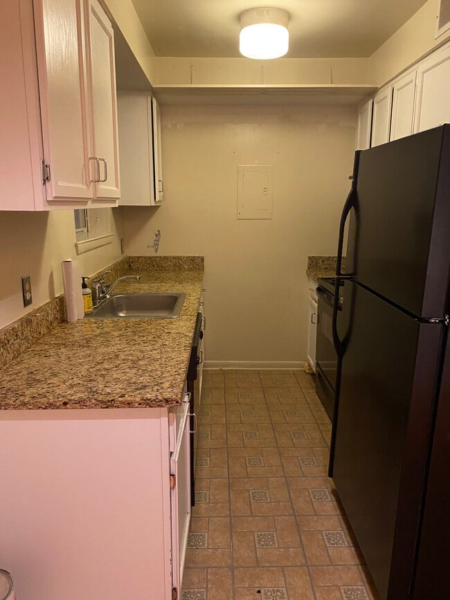 Kitchen - 4641 28th Rd S Unit B