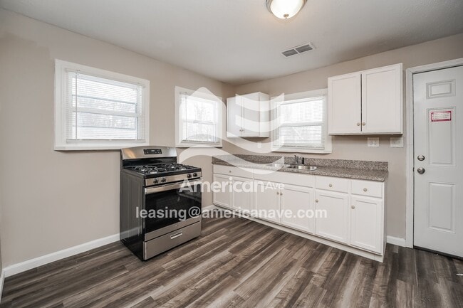 Photo - 991 Bryce Ave