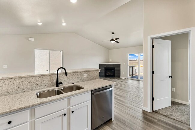 Building Photo - Beautiful Spacious Newly Built Townhome