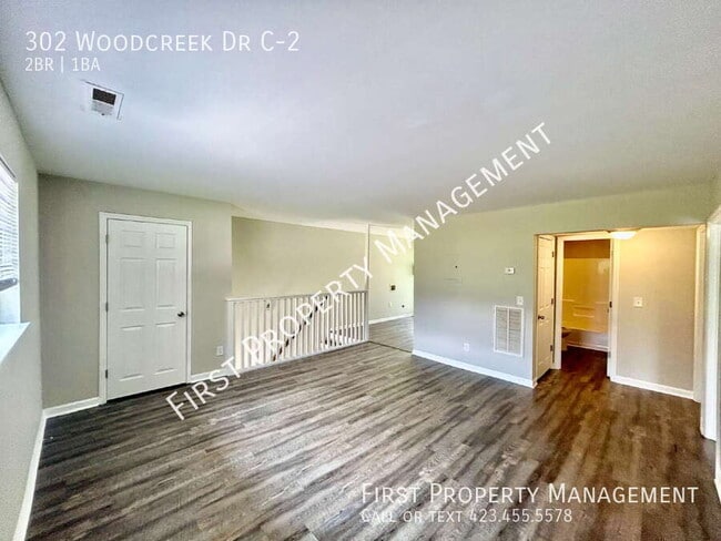 Photo - 302 Woodcreek Rd