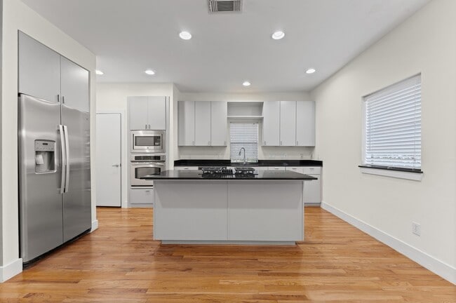 Photo - 2202 Bastrop St