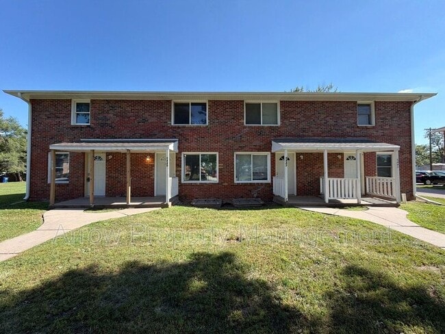 Building Photo - 5447 Benton St