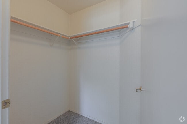 4BR, 2BA - 1406SF - Closet - Pomona West Student Apartments