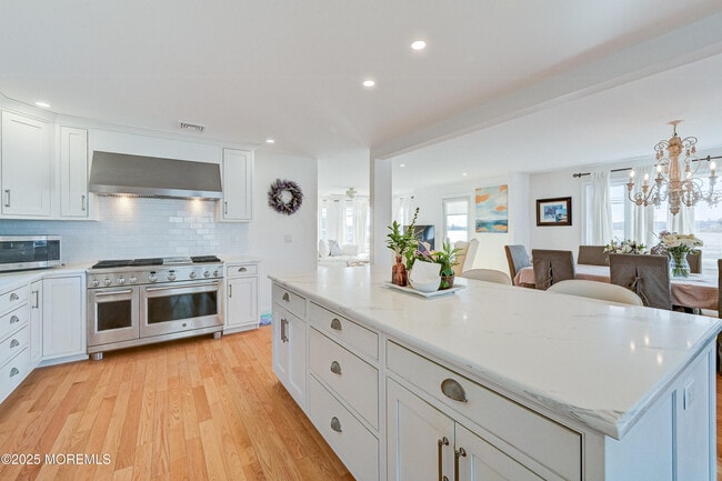 Photo - 550 Whiting Ave