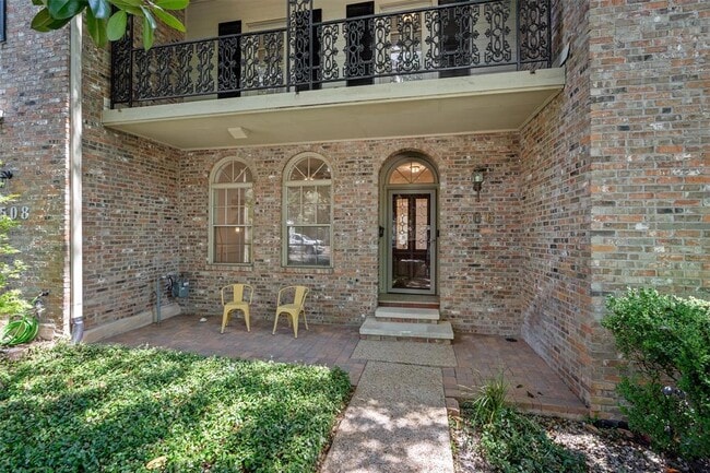 Photo - 506 W 33rd St
