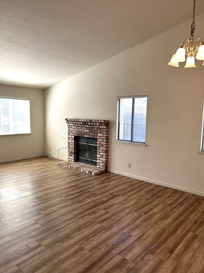 Photo - 4 bed/ 2 bath home between The Avenues and Amber Grove