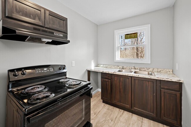 Photo - 492 Oak St Unit B