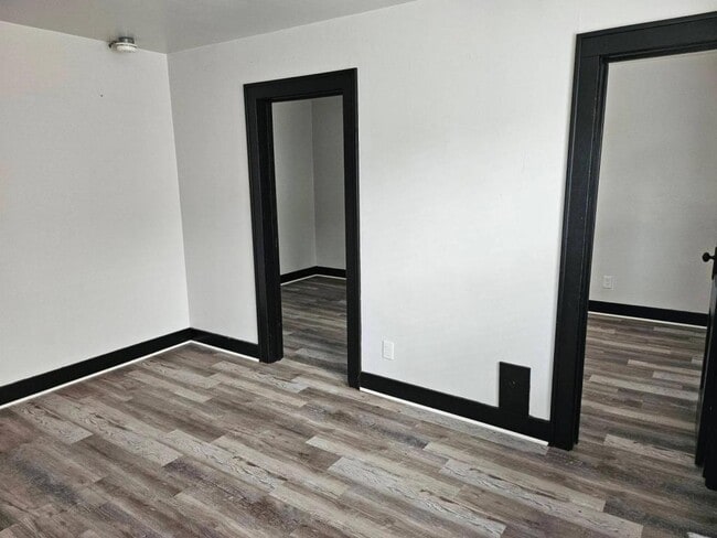 Photo - 949 Maple Ave