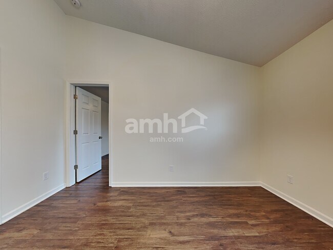 Photo - 1070 Halifax Ln