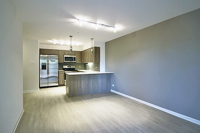 Photo - 899 S Ashland Ave Unit 304