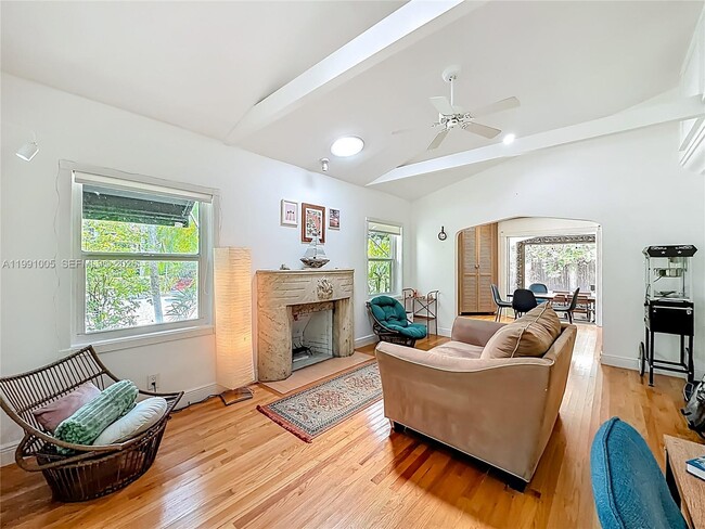 Photo - 1419 NE 4th Ct