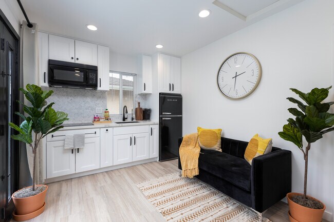 living - 1749 E Yale St Unit B