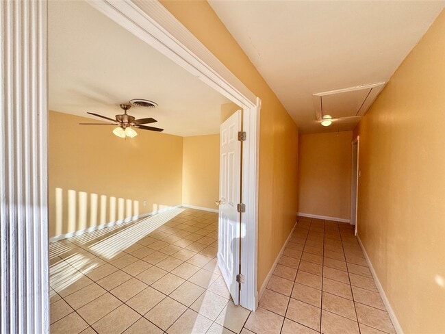 Photo - 8215 Lugary Dr