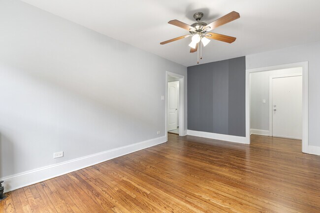 Photo - 1611 W Juneway Terrace Unit 2F