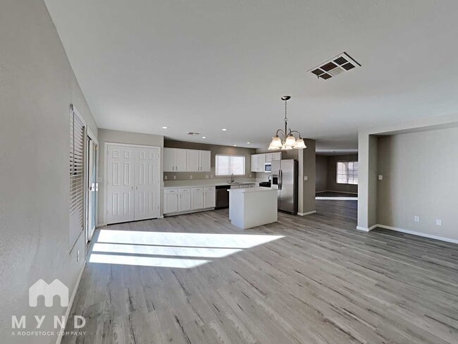 Photo - 5910 Hilmont St