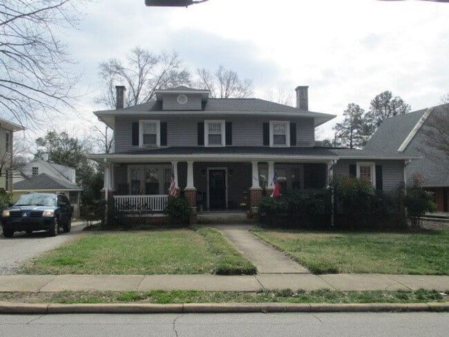 Building Photo - Darling 2br/1ba in Five Points. Apartment Unit B