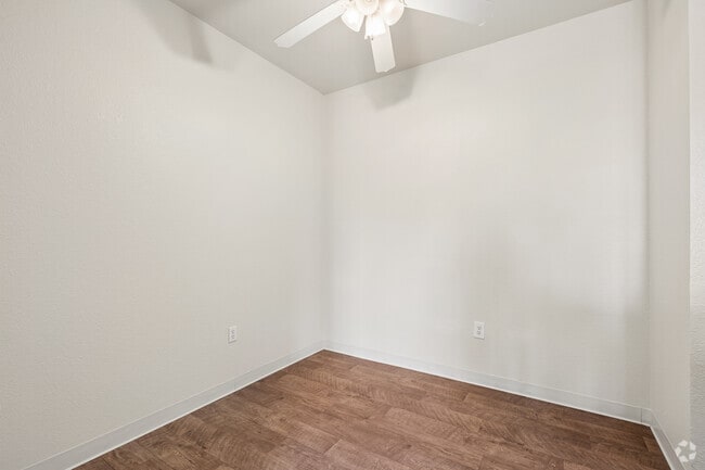 2BR, 2BA - 1,000SF - Dining Room