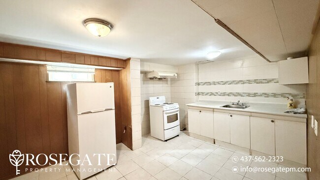 Photo - Bright 2-Bedroom Apartment in Scarborough ... Unit 2