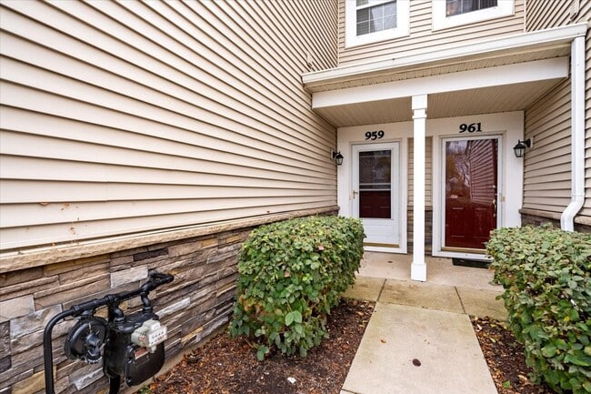 Photo - 959 Genesee Dr