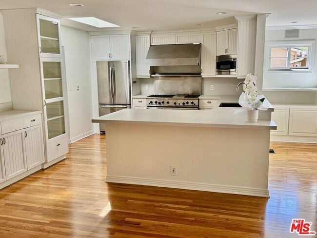 Building Photo - 3123 Barry Ave Rental
