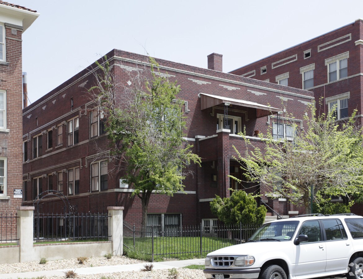 Elaine Apartments - Elaine Apartments