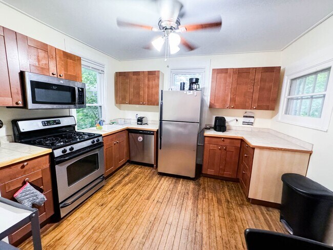 Photo - 128 Blair St