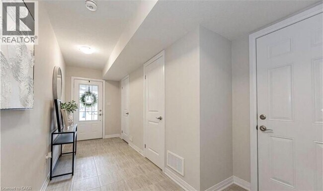 Photo - 115 S Creek Dr