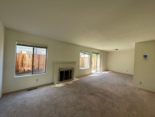 Photo - 3bd/2ba - Santa Clara Townhouse with 2 Car Garage