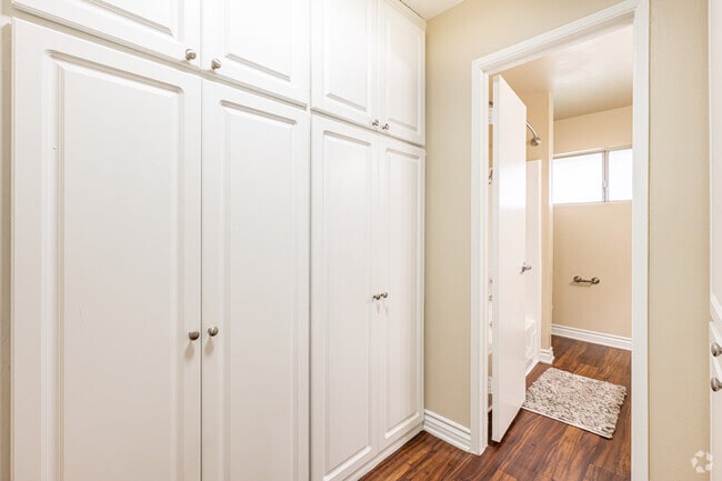 1BR, 1 BA - 710SF - Storage