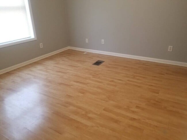 Photo - 356 Hennepin St