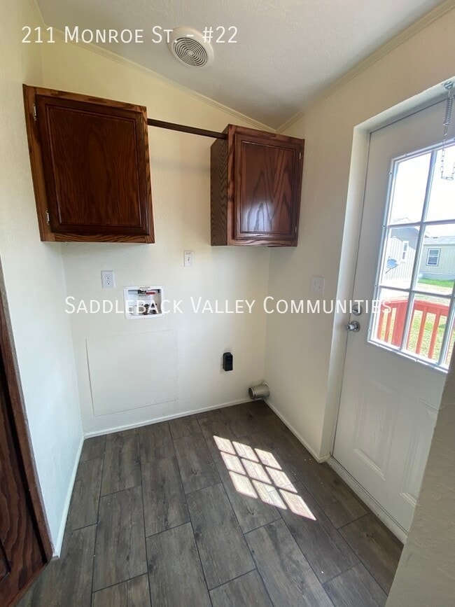 Photo - 211 Monroe St