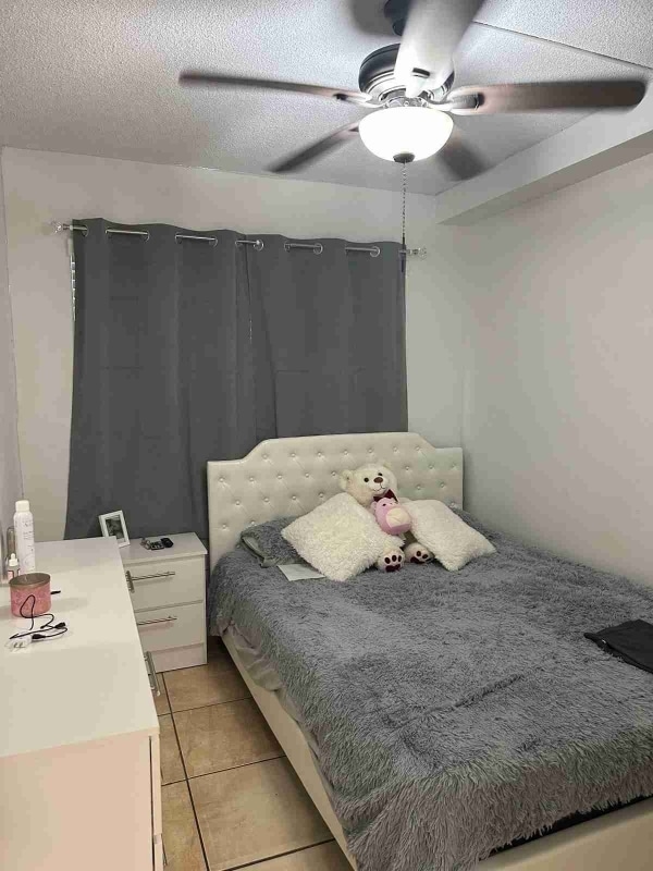 Photo - 630 W 72nd Pl