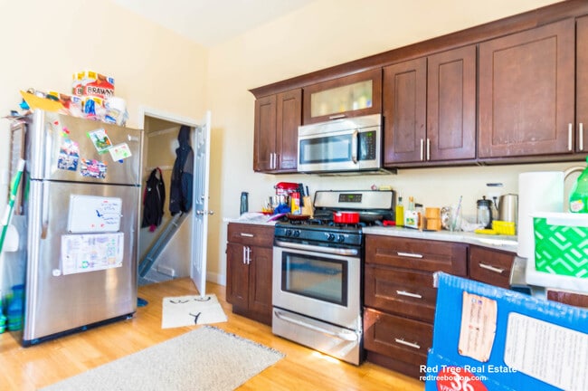 Building Photo - 18 Cobden St Unit 1