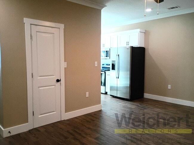 Photo - Walkable Downtown Apartment with Washer & Dryer
