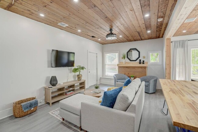 Building Photo - 1311 W French Pl Rental
