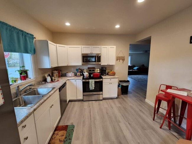 Building Photo - 785 NW West St