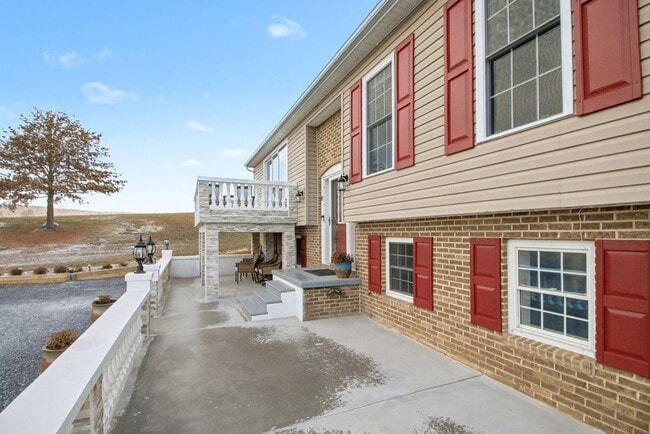 Photo - Beautiful updated Country Home