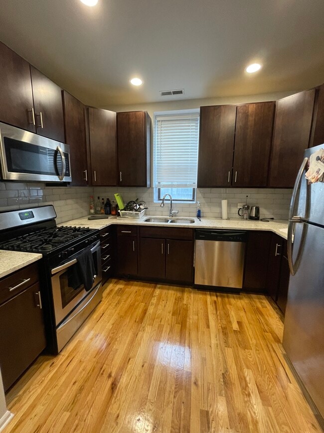 Photo - 1351 W Roscoe St Unidad 2